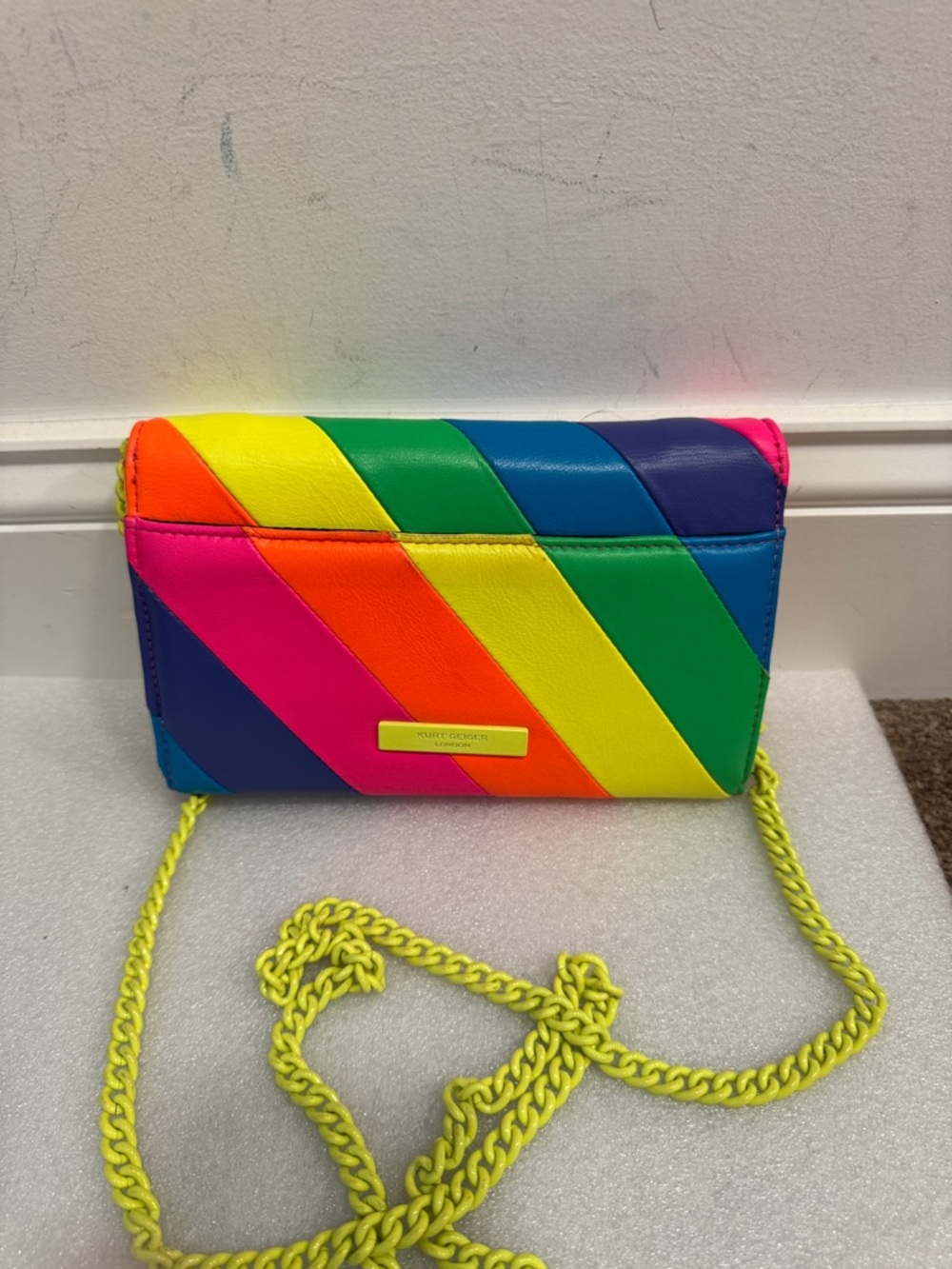 Kurt Geiger London Kensington Chain Wallet rainbow print crossbody bag - Picture 3 of 9